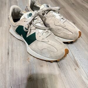 New Balance 327- Mens size 10 Beige and Green